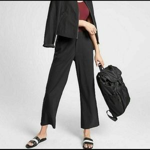 Athleta Tribeca Utility Crop Size 4